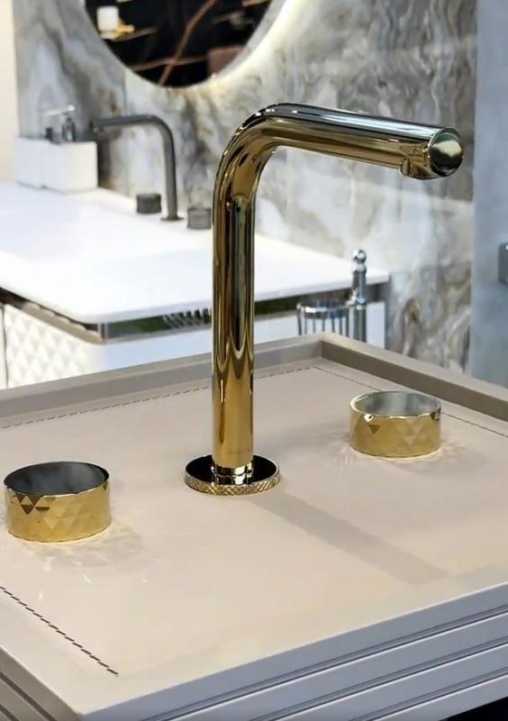 Глянцевые трехпозиционные смесители boheme stick