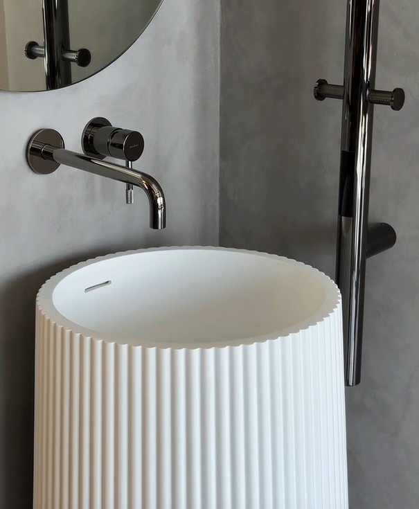 Композиция из раковины boheme torre вместе с сантехникой