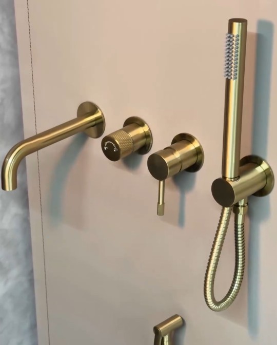 Обновленный дизайн встраиваемого смесителя для ванны boheme