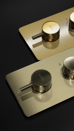 Встраиваемый термостат Boheme Cell 134-3-G на 3 источника