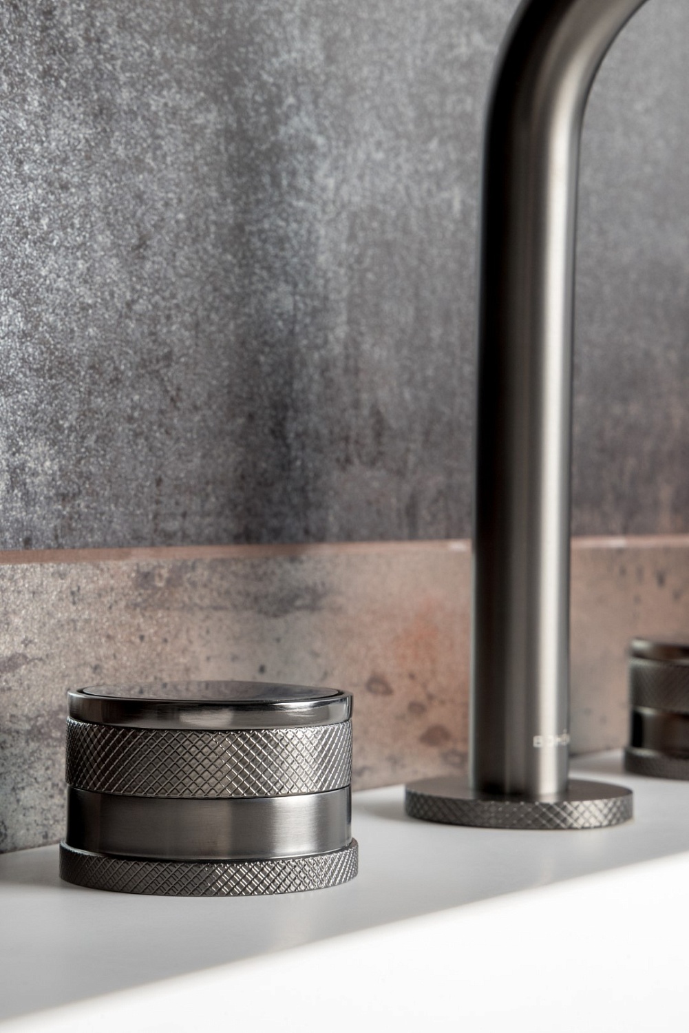 Смеситель для раковины Boheme Prestige 152-GM-PR