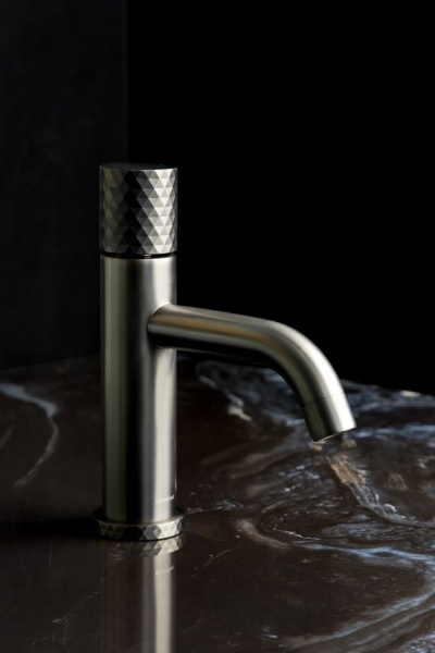 Смеситель для раковины Boheme Stick 121-NB