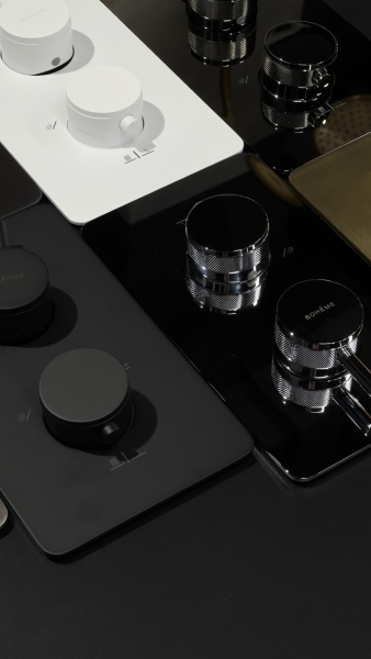 Встраиваемый термостат Boheme Cell 134-3-SGM на 3 источника